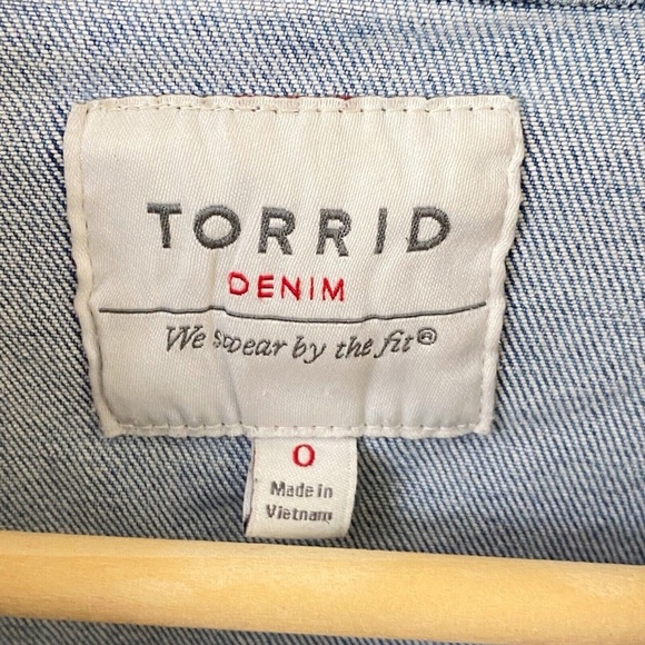 Torrid Jean Jacket Size 0 or Large Blue Denim Button Down - Picture 3 of 4